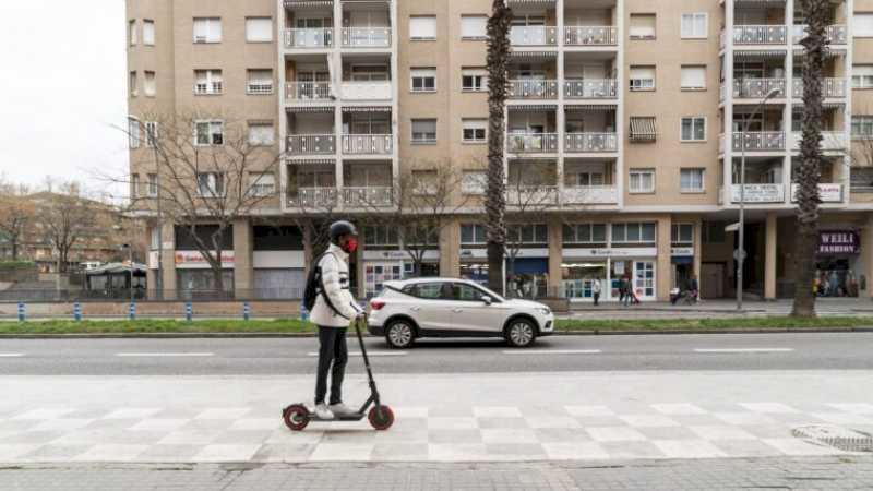 Barcelona: Casca va fi obligatorie pentru cei care conduc scutere electrice
