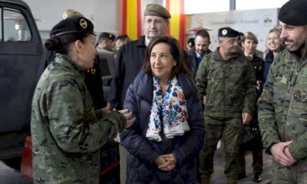 Robles vizitează Brigada a XII-a „Guadarrama” și îi apreciază contribuția la prestigiul Spaniei