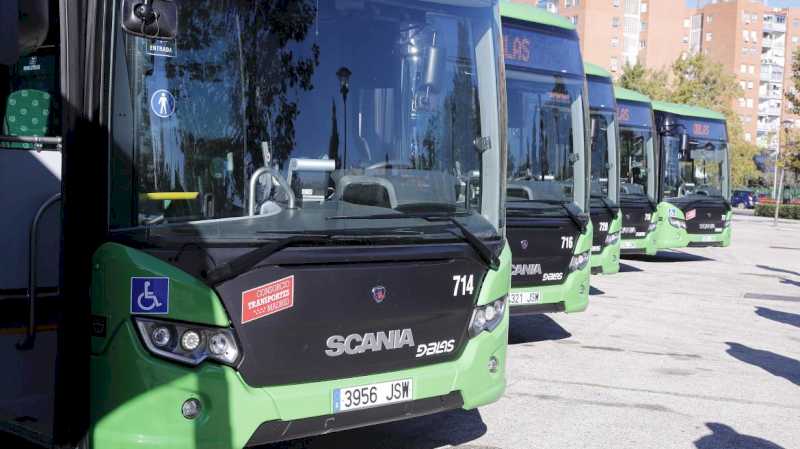 Comunitatea Madrid consolidează mai multe linii de autobuz interurban pentru a îmbunătăți mobilitatea călătorilor în orele de vârf