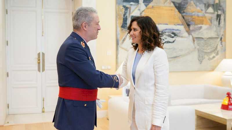 Díaz Ayuso îl primește pe noul șef al Comandamentului Aerien General, reprezentant al Forțelor Armate în Comunitatea Madrid