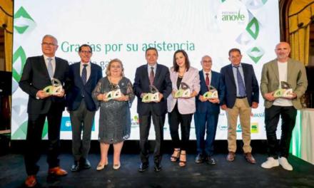 Luis Planas primește premiul onorific de la Anove pentru sprijinul acordat noilor tehnici de editare genetică în timpul președinției spaniole a UE