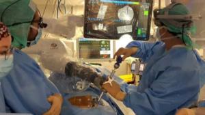 chirurgii-de-la-spitalul-clinic-san-carlos-depasesc-100-de-interventii-ale-coloanei-vertebrale-efectuate-cu-chirurgie-robotica