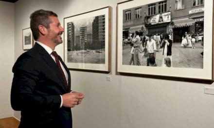 Comunitatea îi aduce un omagiu fotografului Javier Campano cu expoziția Barrios.  Madrid 1976-1980