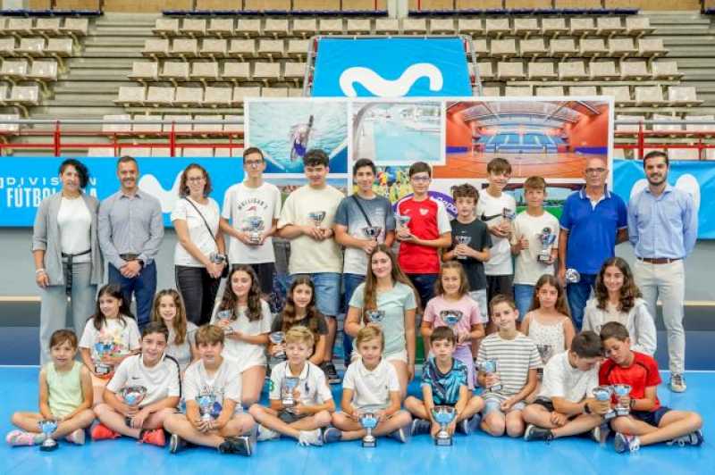 Torrejón – Peste 3.700 de Torrejoneros participă la competiții locale de fotbal în sală, fotbal cu 7, baschet, volei și tenis