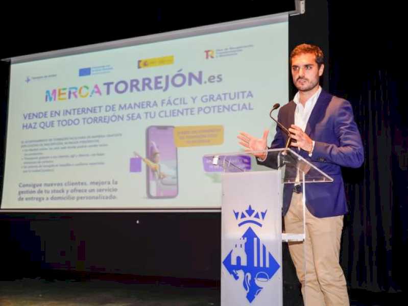 Torrejón – Primarul, Alejandro Navarro Prieto, a prezentat MercaTorrejón comercianților din oraș, o inițiativă prin care micul…