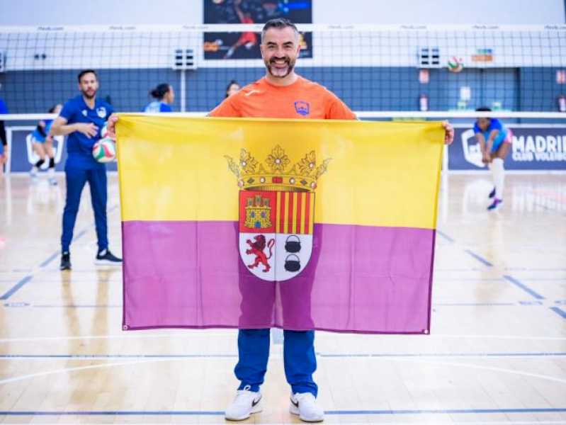 Torrejón – Antrenorul Torrejonero, Carlos Poncela „Capi”, urcă la cea mai înaltă categorie de volei feminin cu CV Madrid Chamberí