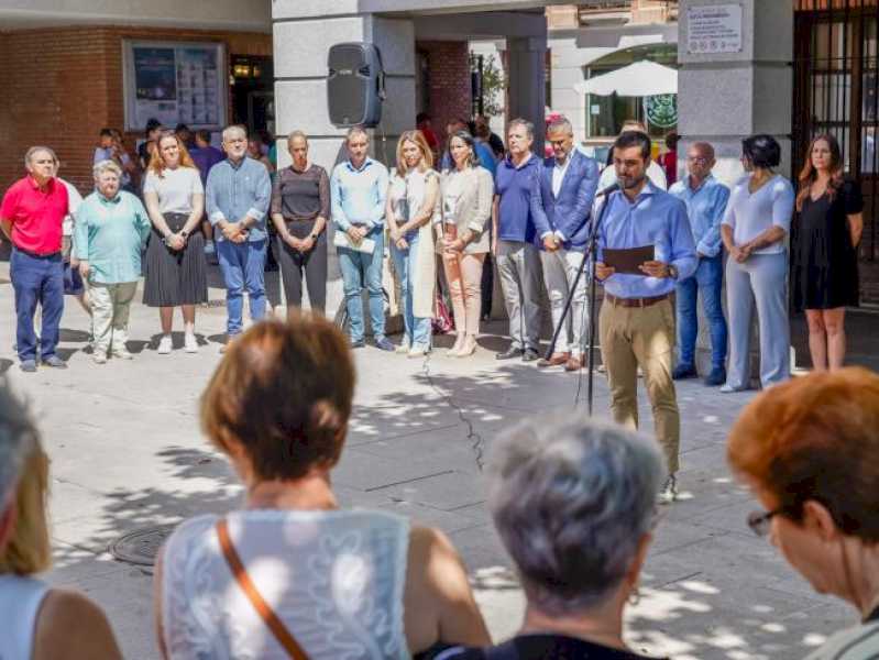 Torrejón – Consiliul Local Torrejón de Ardoz a păstrat 1 minut de reculegere în semn de condamnare și respingere după „sâmbăta neagră”,…