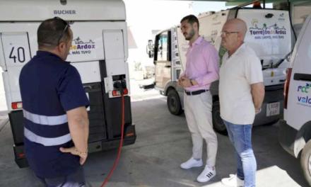 Torrejón – Primarul, Alejandro Navarro, prezintă stația electrică a Consiliului orașului Torrejón de Ardoz care permite reîncărcarea celor 22 …