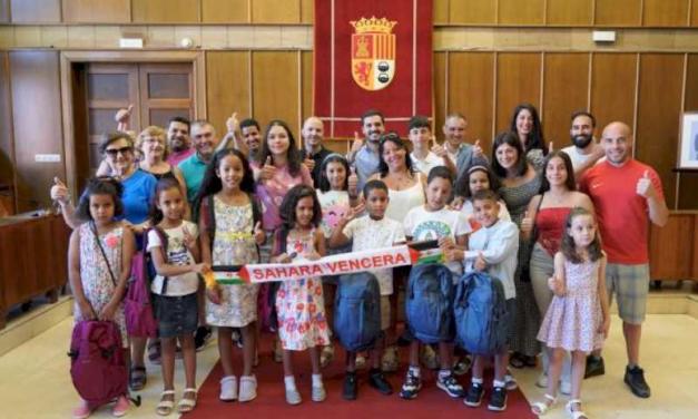 Torrejón – Minorii saharaui din programul „Vacanță în pace” sunt deja în Torrejón de Ardoz alături de familiile orașului care îi întâmpină…