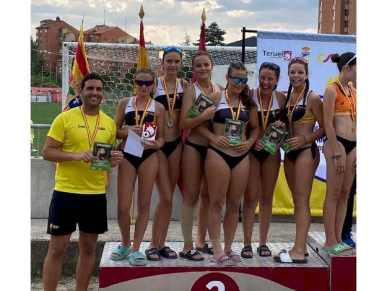 Torrejón – The torrejoneras, Nahia Sierra și Carlota Aguilar, vicecampionii Spaniei la cluburile de volei pe plajă la categoria copii