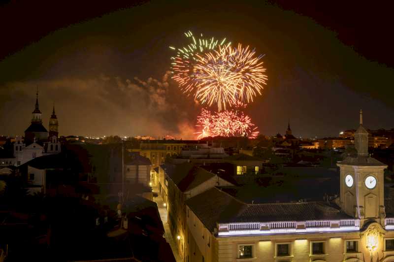 Alcalá – Marea Paradă a Flotelor, îndepărtarea bannerului și artificiile au pus capătul Târgurilor de la Alcalá…