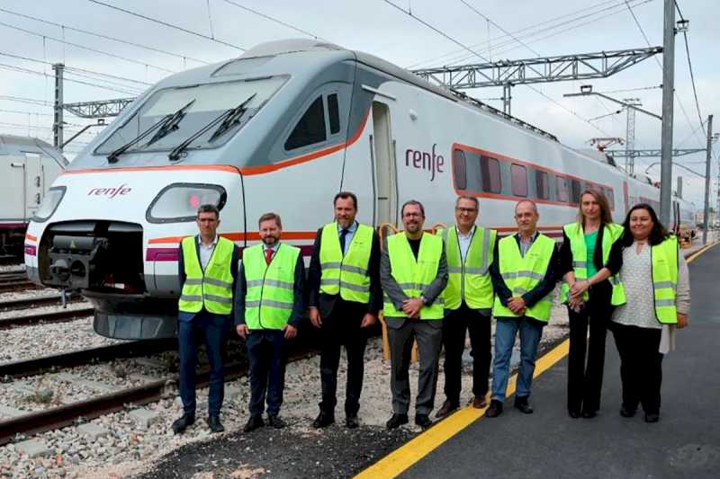 Óscar Puente supraveghează renovarea trenurilor Alaris care vor consolida serviciul între Zaragoza, Pamplona și Logroño