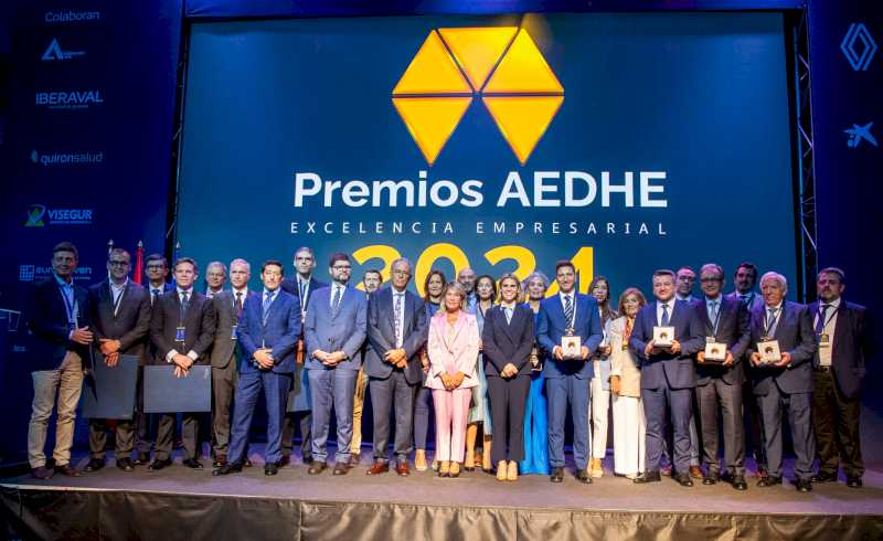 Alcalá – Primarul Judith Piquet participă la acordarea premiilor „AEDHE Business Excellence”.