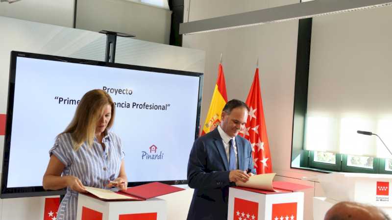 Comunitatea Madrid realizează un loc de muncă pentru 75% dintre tinerii vulnerabili care au participat la First Professional Experience