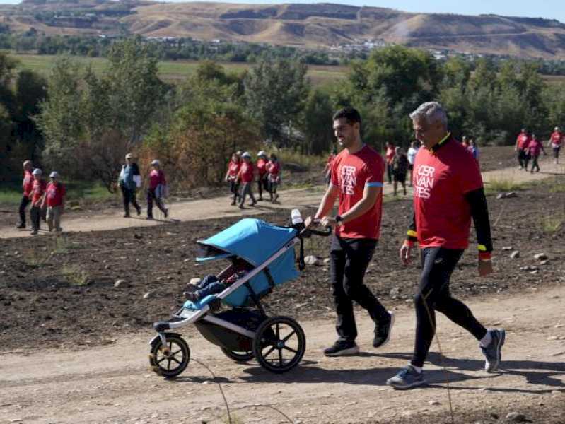 Torrejón – Peste 700 de persoane au participat la prima etapă a noului Camino de Cervantes, la care s-a alăturat primarul, Alejandro Navar…