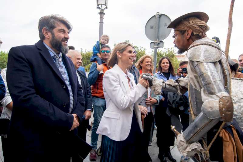 Alcalá – Alcalá de Henares îl onorează pe Cervantes cu procesiunea civică, lectura lui Don Quijote și Piața Cervantino