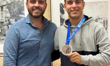 Arganda – Alberto Escribano îl primește pe Iker Leal de la Arganda, bronz mondial la karate | Consiliul Local Arganda