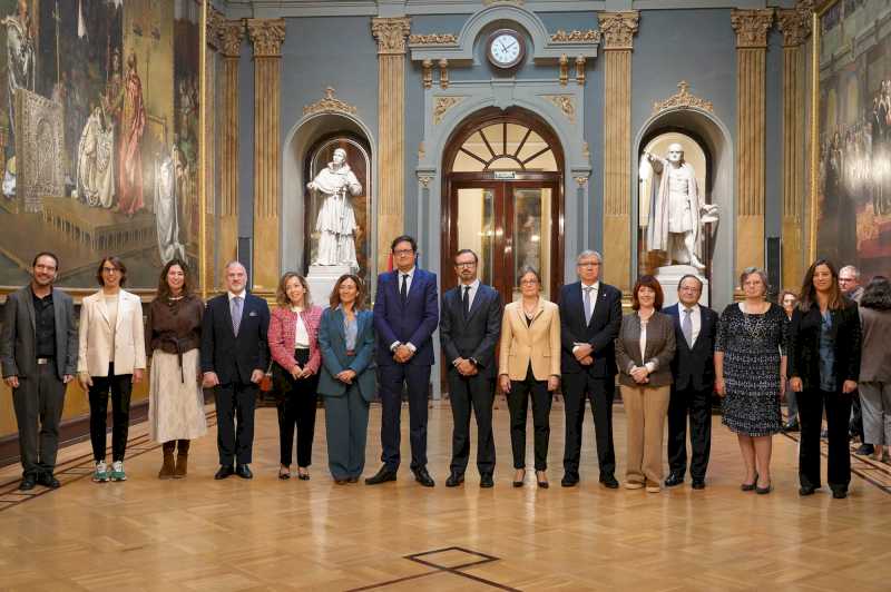 Óscar López: „España seguirá combinando feminismo y digitalización contra la brecha de género tecnológica”