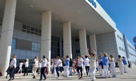 El Hospital público del Henares conmemora el Día mundial del cáncer de mama con una clase de zumba solidaria