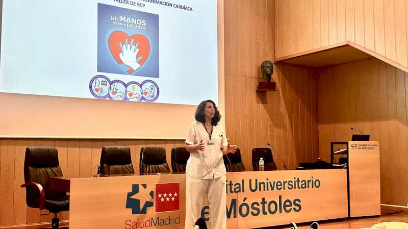 El Hospital público de Móstoles imparte talleres de reanimación cardiopulmonar a más de 100 personas