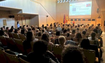 Más de 140 mujeres acuden a un encuentro sobre menopausia organizado en el Hospital público de Móstoles