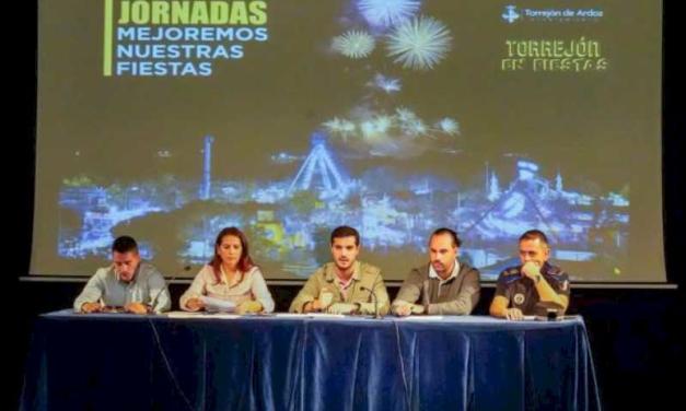 Torrejón – El alcalde de Torrejón de Ardoz, Alejandro Navarro, se reúne con las peñas para seguir mejorando las Fiestas Populares