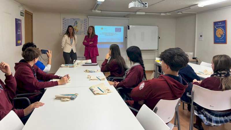 La Comunidad de Madrid forma en valores europeos a escolares y personas mayores