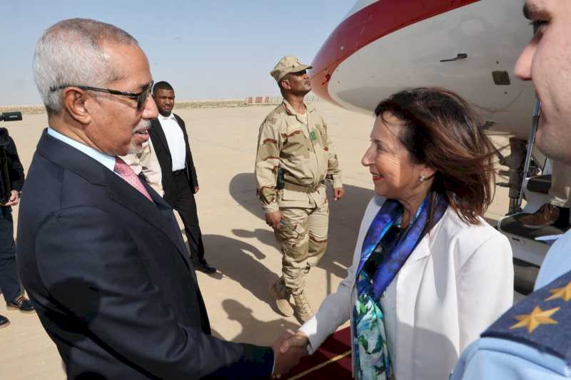 La ministra de Defensa visita Mauritania para fortalecer lazos