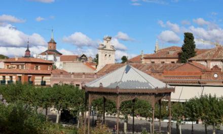 Alcalá – El Ayuntamiento de Alcalá repara la cubierta de zinc del Quiosco de la Música de la Plaza de Cervantes