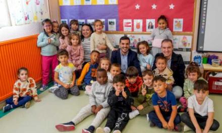 Torrejón – El alcalde, Alejandro Navarro, visita a los niños de 5 años del colegio Antonio Machado que trabajan en un proyecto sobre la ciu…