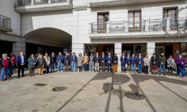 Torrejón – TORREJÓN DE ARDOZ GUARDA UN MINUTO DE SILENCIO POR LAS VÍCTIMAS DE LA DANA