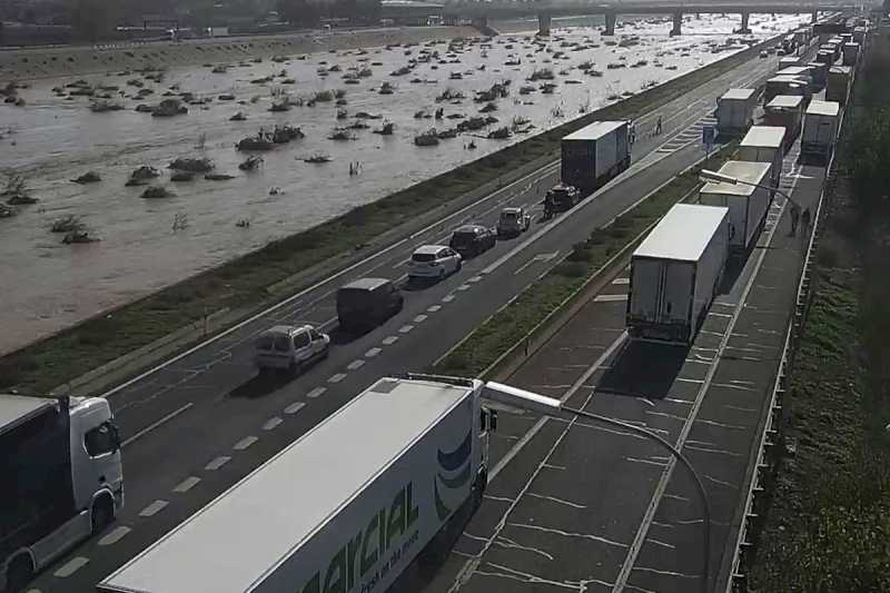 Se limita la circulación de camiones con origen y destino Valencia y área metropolitana a la noche