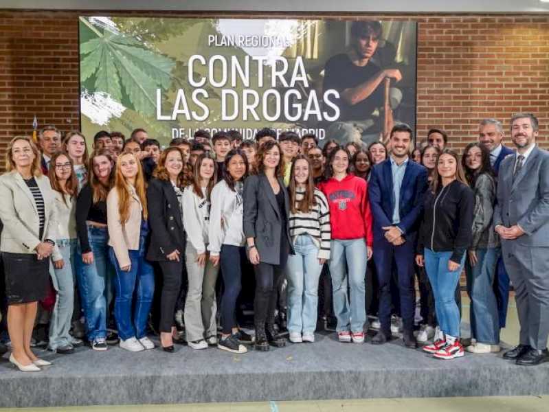 Torrejón – La presidenta de la Comunidad de Madrid, Isabel Díaz Ayuso, acompañada del alcalde, Alejandro Navarro, presenta en Torrejón de A…