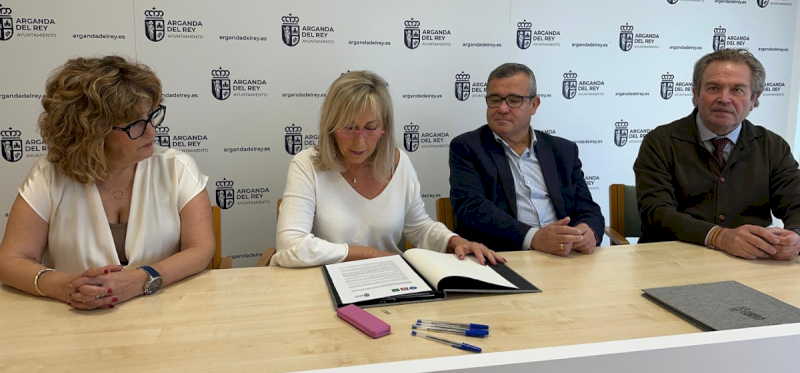 Arganda – Los portavoces de los grupos municipales firman la declaración institucional de apoyo a los damnificados por la DANA | Ayuntamiento de Arganda