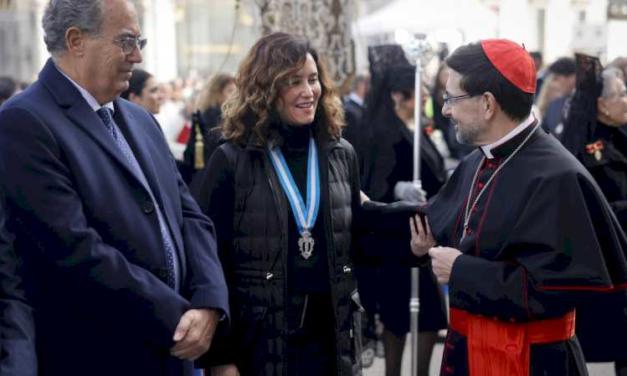 Díaz Ayuso recuerda en La Almudena a todos los afectados por la DANA: “Vamos a pedir por todos ellos desde Madrid, donde se les quiere tanto”