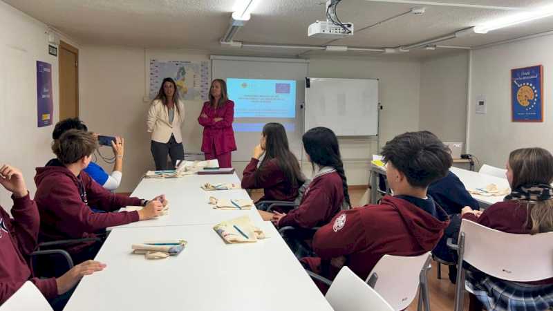 La Comunidad de Madrid incorpora la lengua de signos, la lectura fácil y un programa para niños con TEA en sus museos y salas de exposiciones