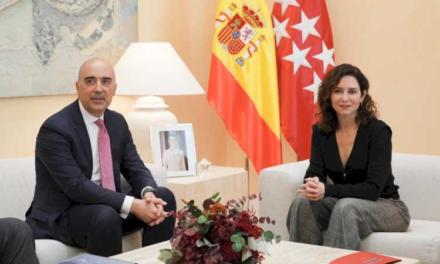 Díaz Ayuso recibe en la Real Casa de Correos al presidente de Airbus en España