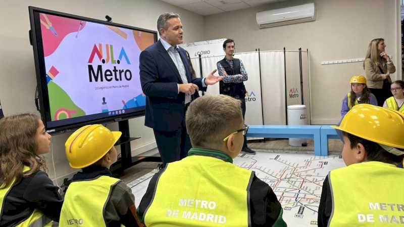 La Comunidad de Madrid amplía el proyecto de AulaMetro a los talleres del suburbano y llega al doble de alumnos que en el curso anterior