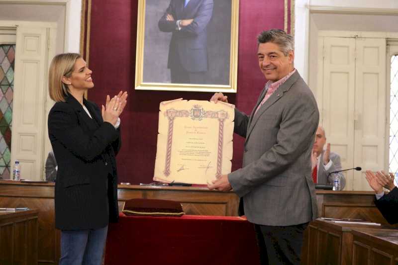 Alcalá – El colegio Doctora de Alcalá recibe la Medalla de Plata de la Ciudad con motivo de su 50 aniversario