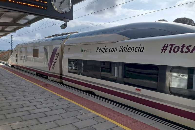 Renfe pone en marcha el ‘Tren Solidario’ en el AVE Madrid-València para llevar ayuda a los afectados por la DANA