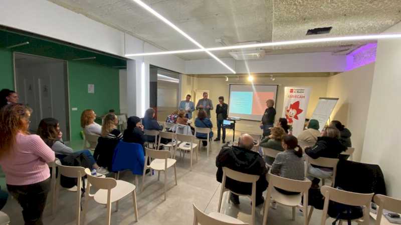 La Comunidad de Madrid organiza talleres vecinales en hogares de la Agencia de Vivienda Social con el programa Mediadores Naturales