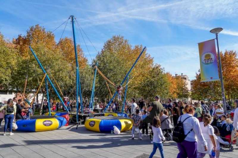 Torrejón – Mañana sábado, desde las 12:00 horas, en el Paseo de la Democracia, se celebra el Día de la Infancia con divertidas actividades …