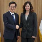 Díaz Ayuso se reúne con el gobernador de Gyeonggi y aborda futuros intercambios de cara al 75º aniversario de las relaciones entre España y Corea