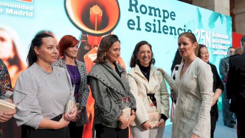 La Comunidad de Madrid homenajea a cinco instituciones y personas que trabajan en la atención a las mujeres víctimas de violencia