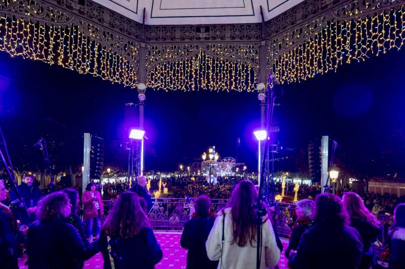 Alcalá – Las maravillosas voces de la Schola Cantorum y una chocolatada popular inauguran la Navidad en Alcalá