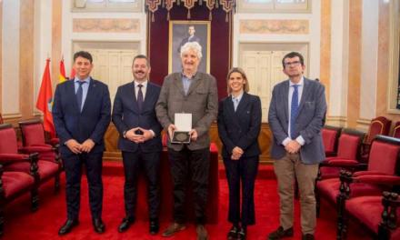 Alcalá – El Salón de Plenos acoge la entrega del Premio Ciudad de Alcalá ‘Ciudad Patrimonio Mundial’ al Museo Arqueológico y Paleontológi…