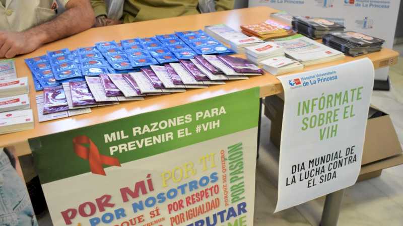 El Hospital público de La Princesa conmemora el Día Mundial de la Lucha contra el SIDA promoviendo la prevención y la detección precoz