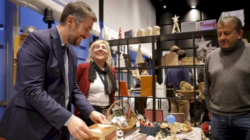 La Comunidad de Madrid celebra el tradicional mercadillo navideño con más de 200 productos elaborados por menores infractores