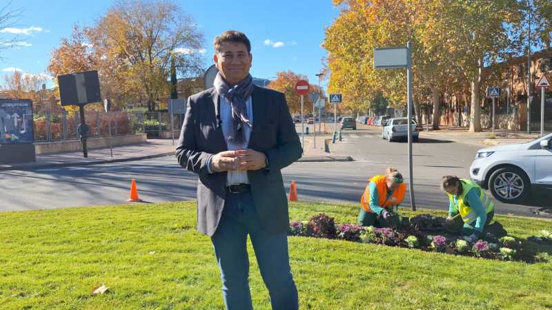 Alcalá – Continúan los trabajos de plantación de más de 15.000 flores y plantas ornamentales en Alcalá