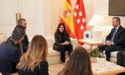 Díaz Ayuso mantiene un encuentro en la Real Casa de Correos con el presidente del Comité Paralímpico Internacional (CPI)